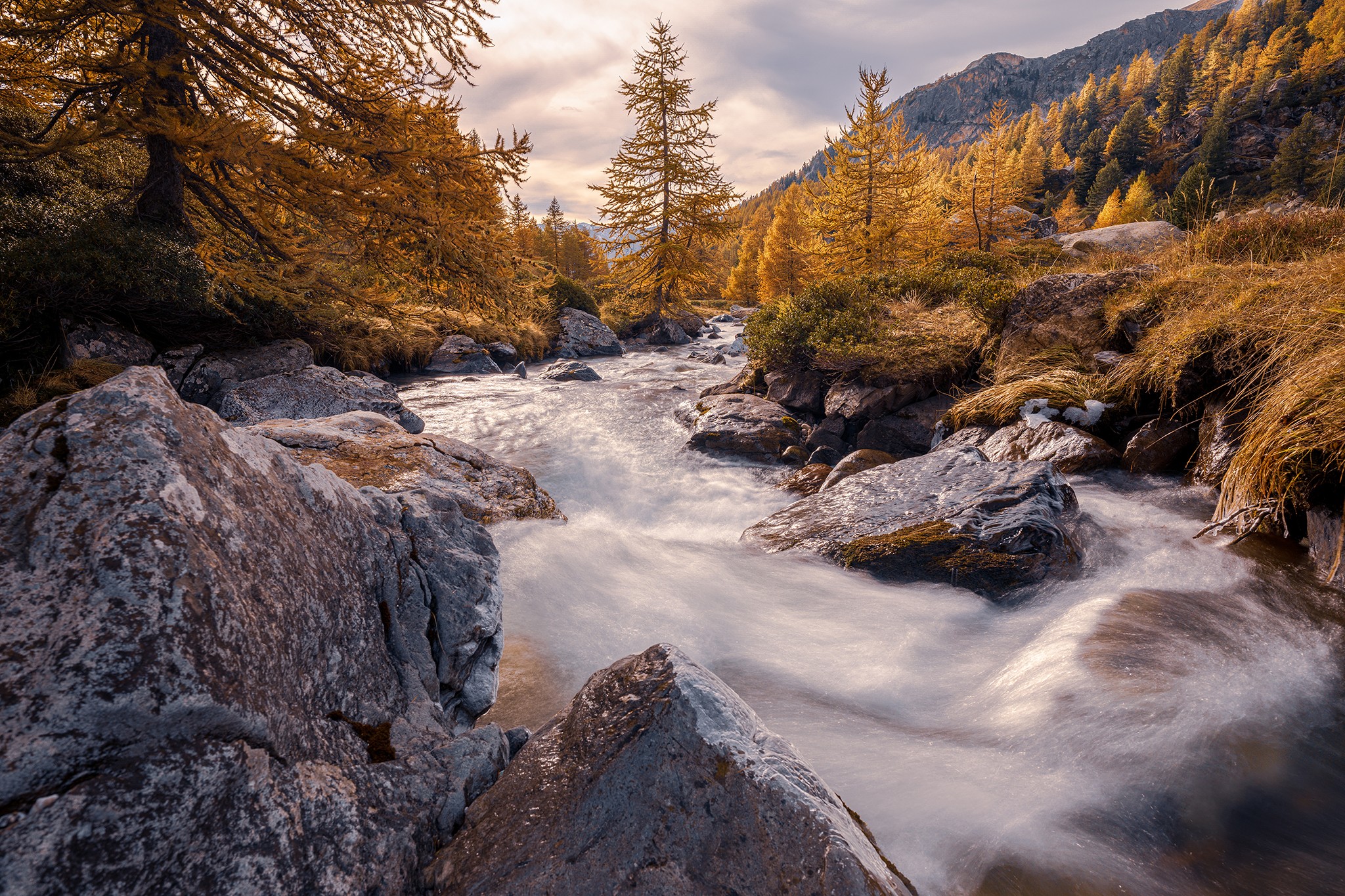 La vallée de la Clarée à l'automne en pose longue | Hautes-Alpes © Pierre ROLIN - Photographe Nancy - Lorraine / Grand Est