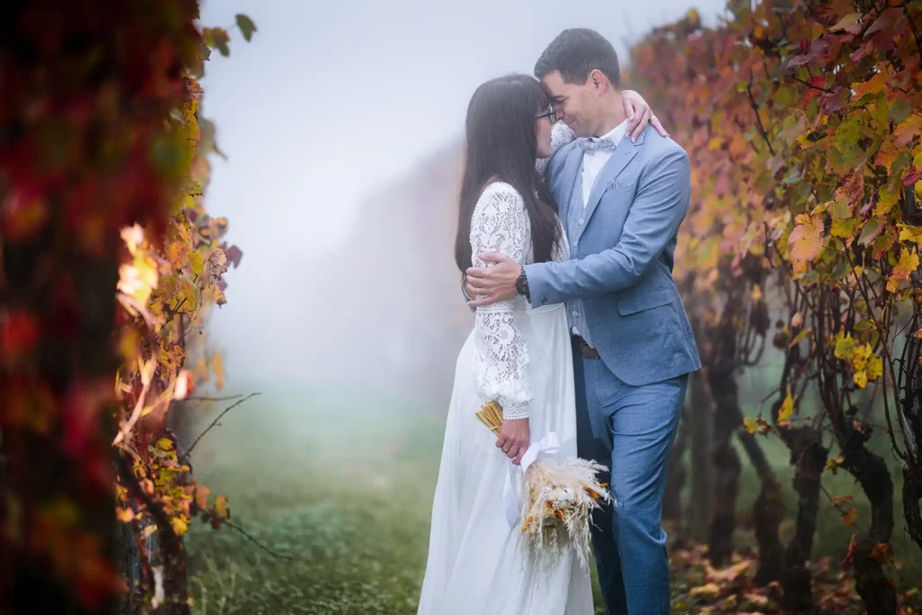 Photos de couple en day after à l'automne dans les vignes du Toulois à Bruley (Lorraine) © Pierre ROLIN - Photographe mariage Nancy - Lorraine / Grand Est