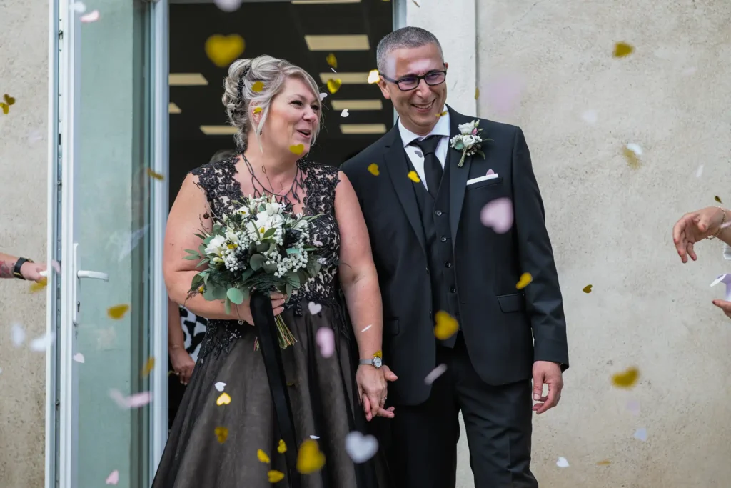 Pétales et sortie de des mariés à Toul, Meurthe-et-Moselle © Pierre ROLIN - Photographe mariage Nancy - Lorraine / Grand Est