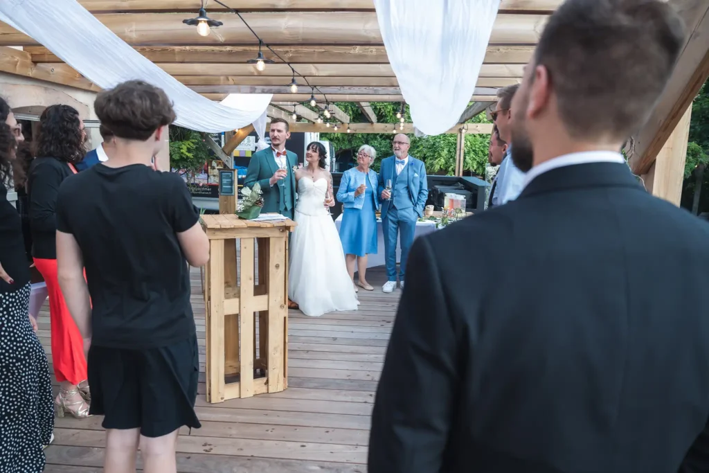 Cocktail de mariage sur la terrasse de la Ferme Émeraude à Gérardmer dans les Vosges